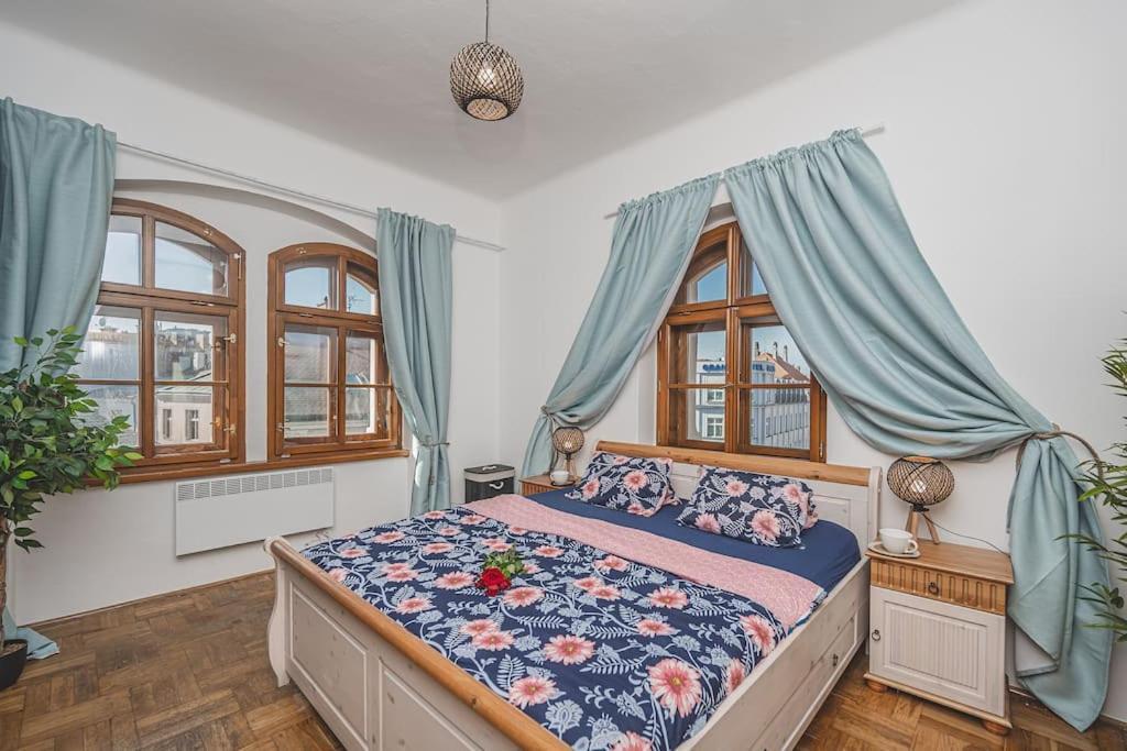 Carolina'S Romantic Apartment Hradec Králové Exterior foto